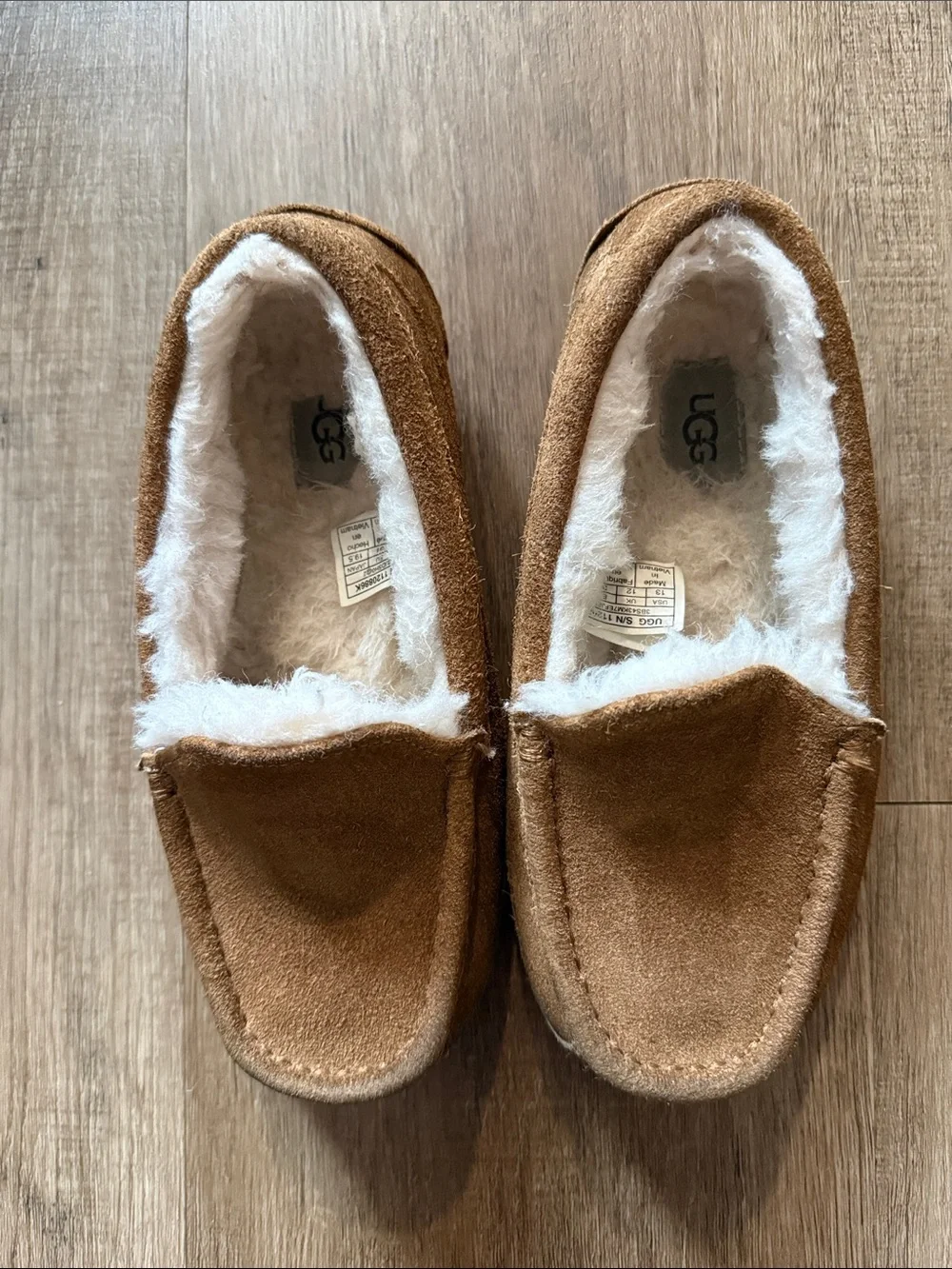 UGG Ansley Slip On Moccasin Slippers in chestnut size 13